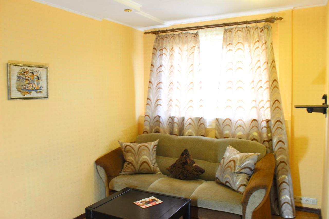 Two-Room Apartment Metro Levada Charkov Buitenkant foto