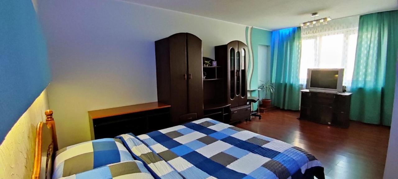 Two-Room Apartment Metro Levada Charkov Buitenkant foto