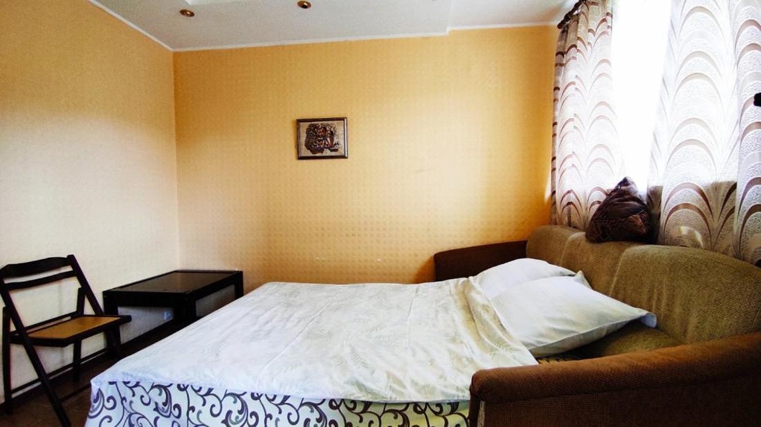 Two-Room Apartment Metro Levada Charkov Buitenkant foto